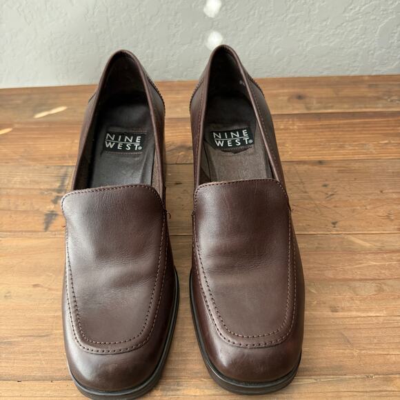 Women's Nine West Dark Brown Heeled Leather Loafer Size 8.5 M - Picture 2 of 9